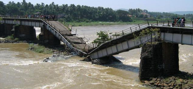 Collapsed_Bridge_Narrower